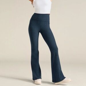 Beyond Yoga Space Dye High-Waisted Ultra Flare Leggings in Dark Navy